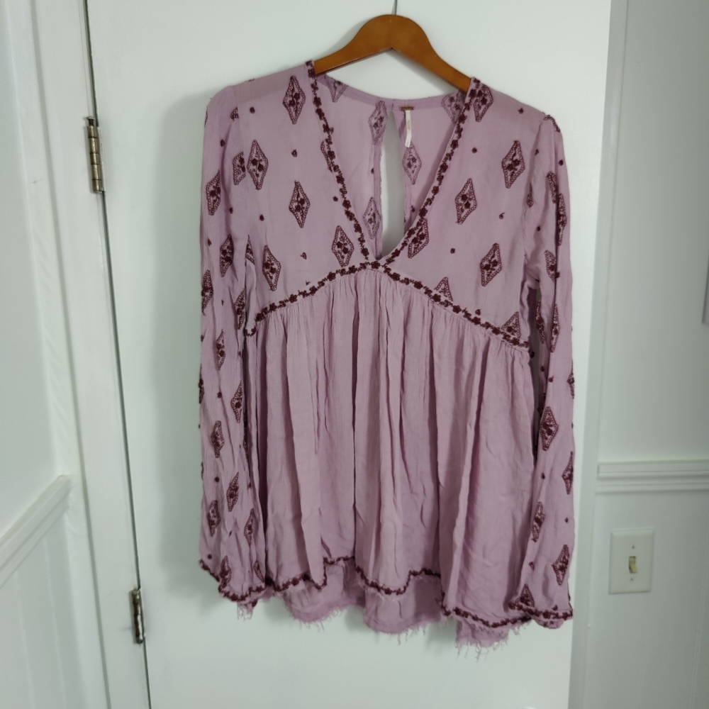 Free People Embroidered Bell Sleeve Keyhole Boho Bohemian Flowy Top Shirt - Picture 3 of 10
